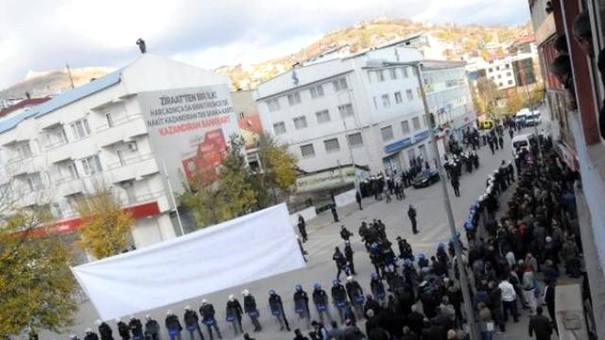 Tunceli\'de Başbakan Davutoğlu\'na Protesto (2)