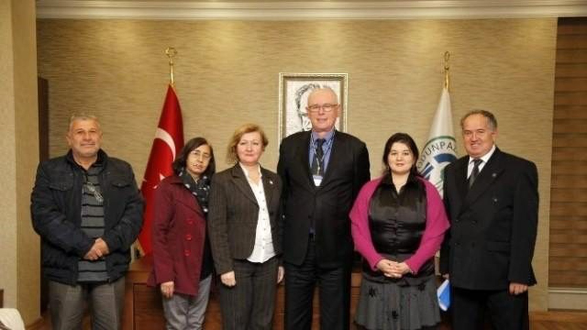 Yenikent Muhtarı ve Mahalle Meclis Üyelerinden Başkan Kurt\'a Ziyaret