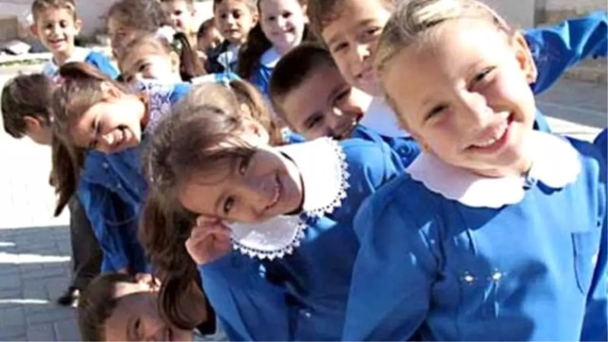 Yüksekova'da Öğretmenler Günü Töreni Düzenlendi