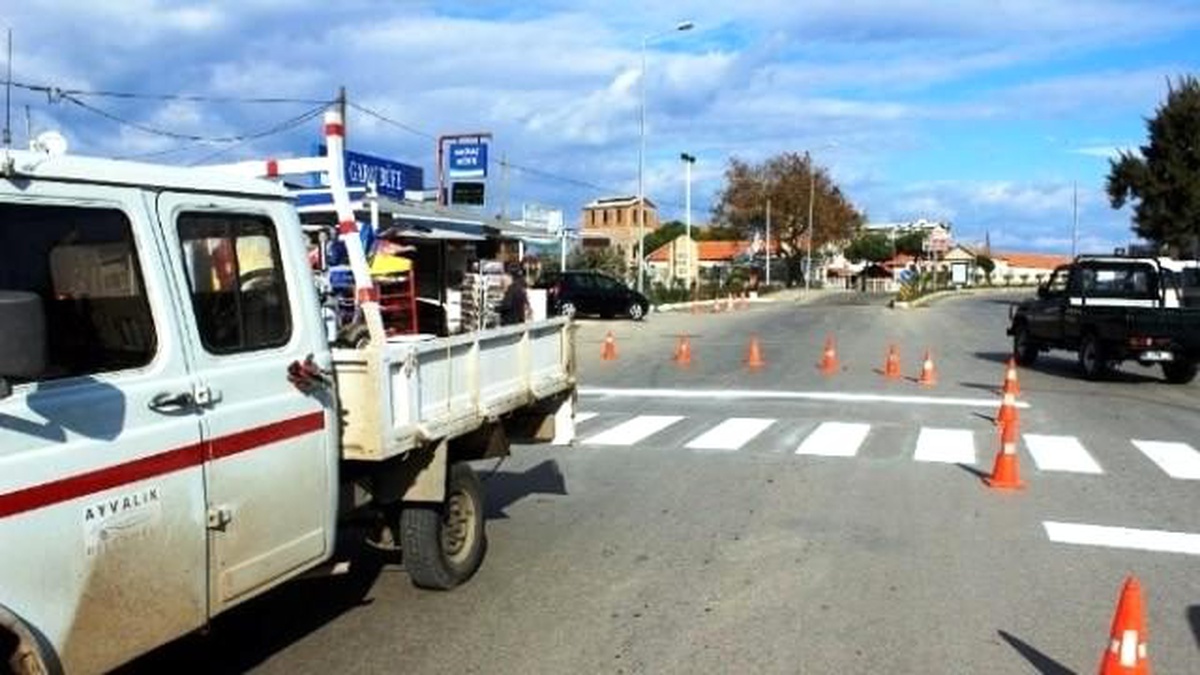 Ayvalık\'ta Yaya Geçitleri Yenilendi