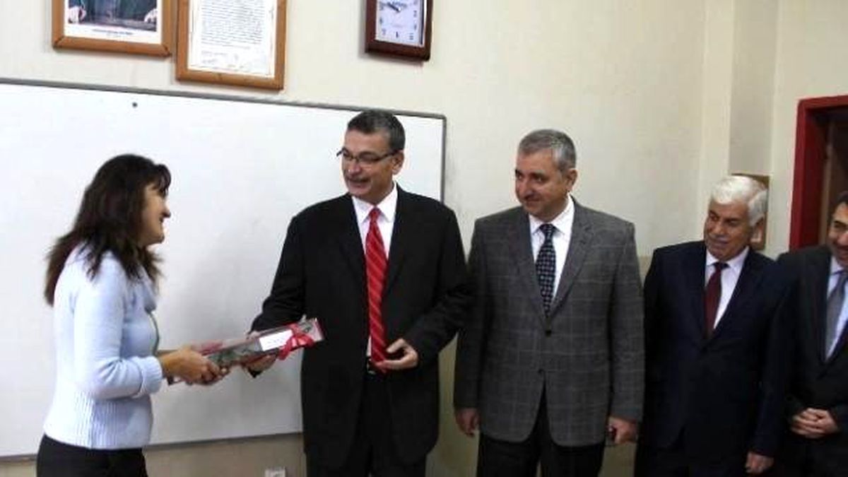 Şanlıurfa Belediye Başkanı Güvenç, Öğretmenler Gününü Kutladı