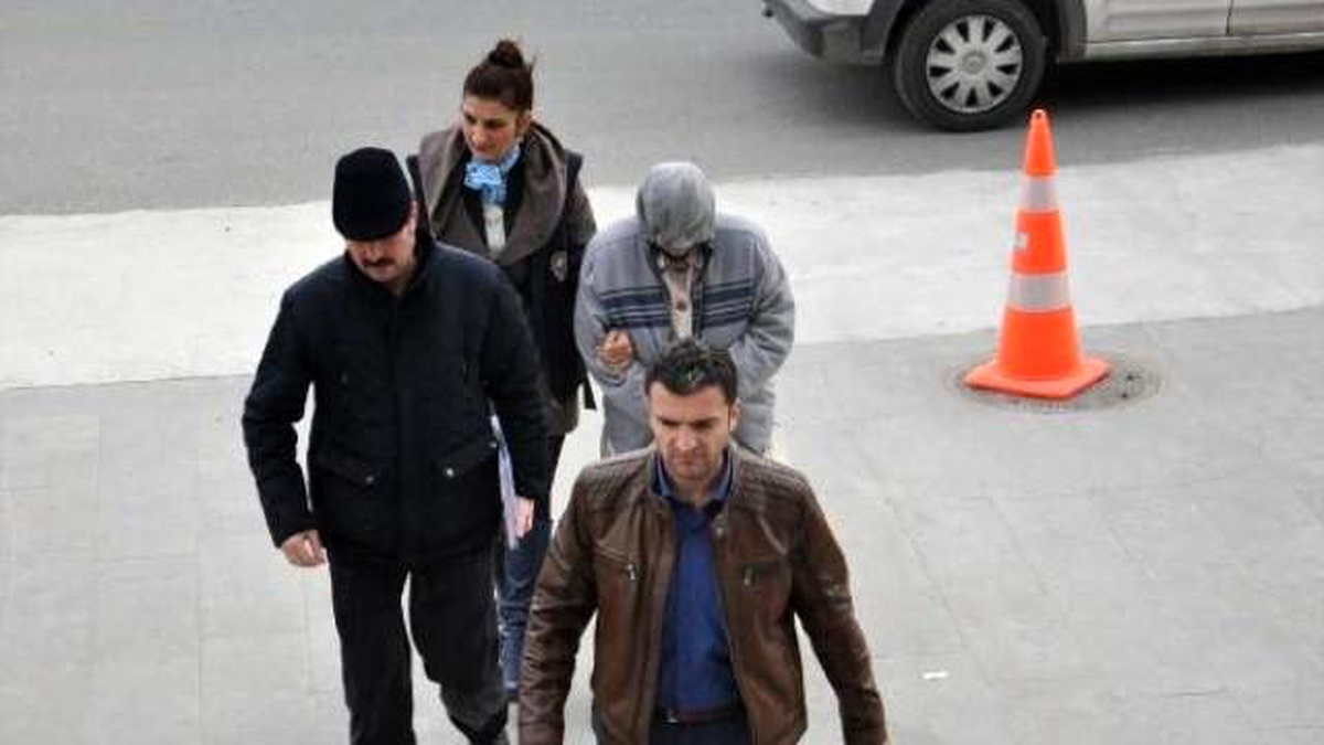Bebeğini Çöp Konteynerine Atan Anne Yakalandı