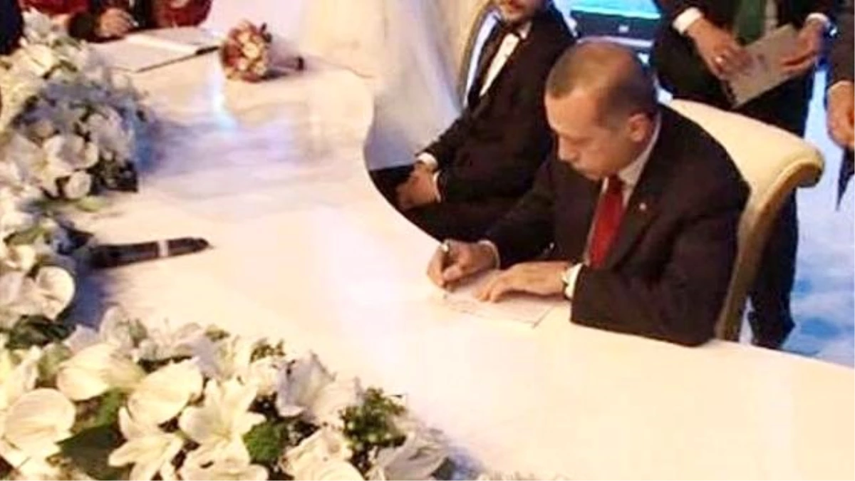 Cumhurbaşkanı Erdoğan Nikah Şahidi Oldu