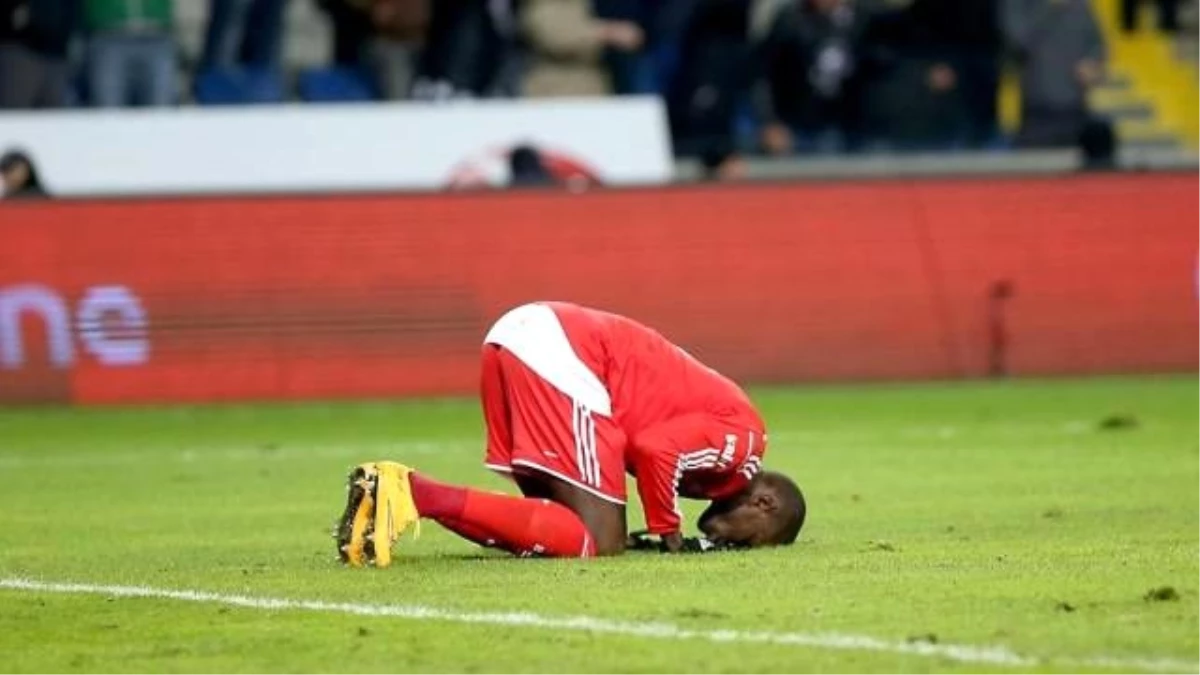 Demba Ba Şimdiden Almeida\'yı Solladı!