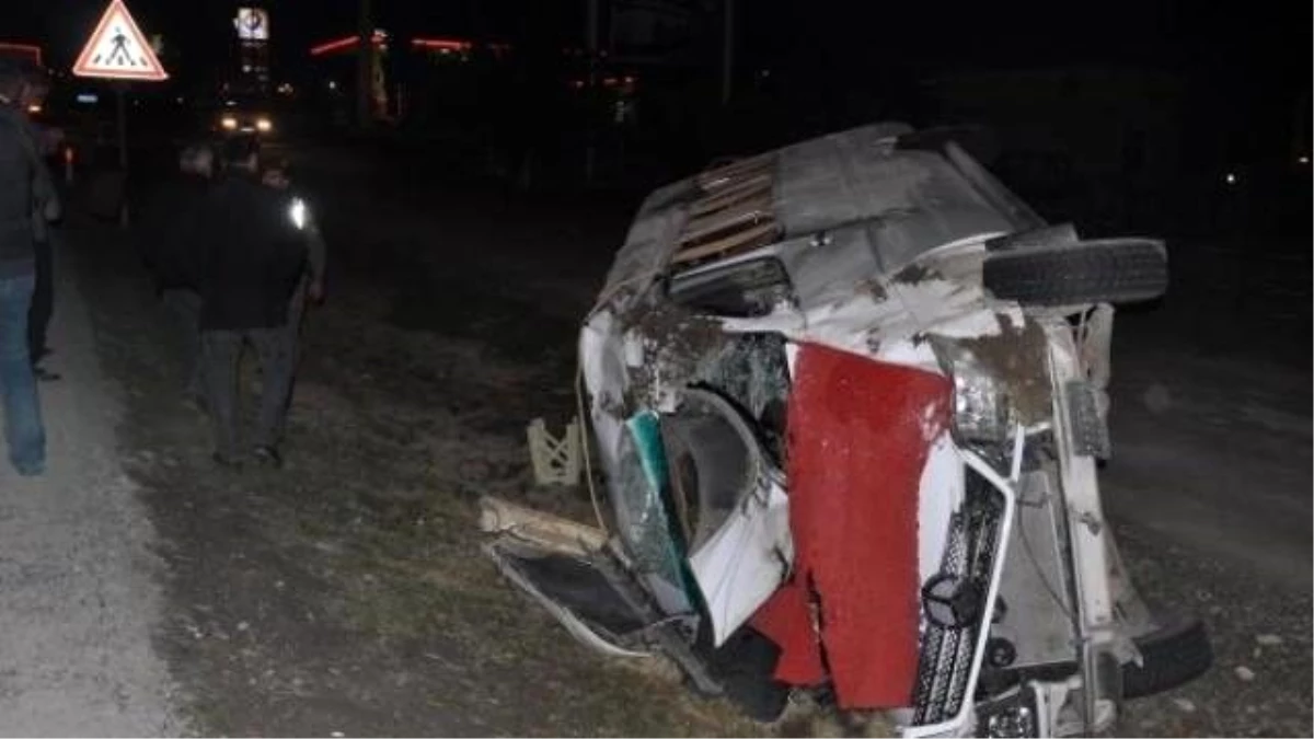 İki Minibüs Çarpıştı: 7 Kişi Yaralandı