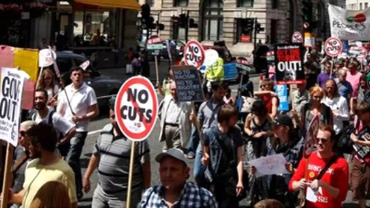 İngiltere\'de Sağlık Çalışanları Grevde