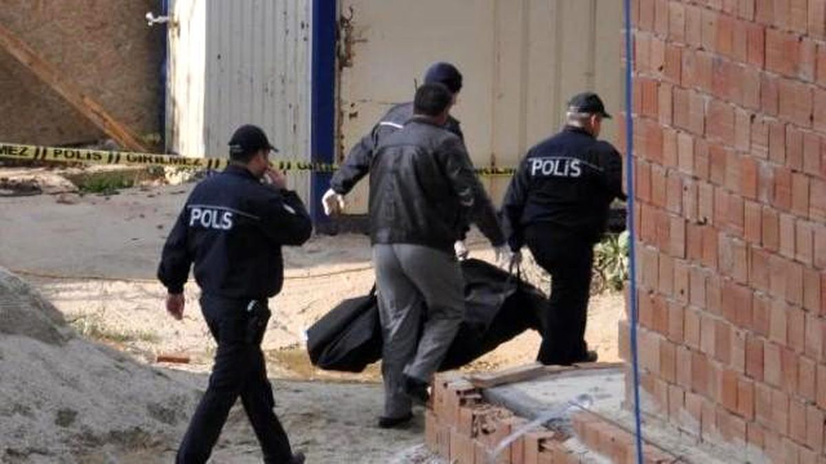 İnşaat Önünde Cesedi, 5\'inci Katında Çantası Bulundu