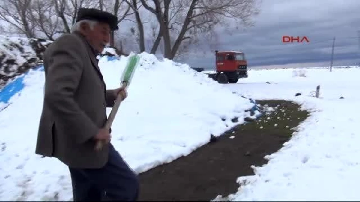 Kars\'ta Kar Yağışına Müzikli Kutlama