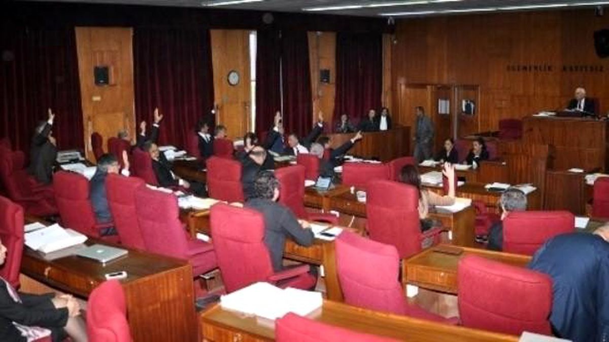 KKTC\'de "Göç Yasasına Dur de İnisiyatifi" Meclis\'te Eylem Yaptı