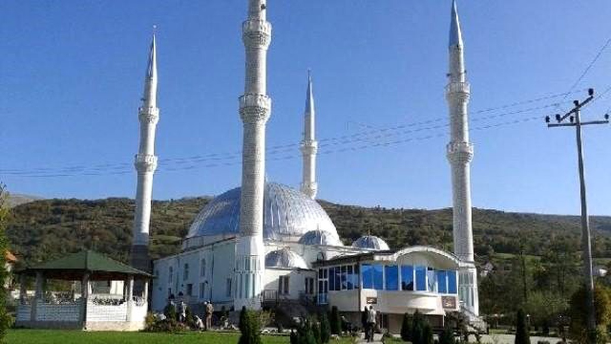 Kosova\'nın İlk Dört Minareli Camisi Tamamlandı