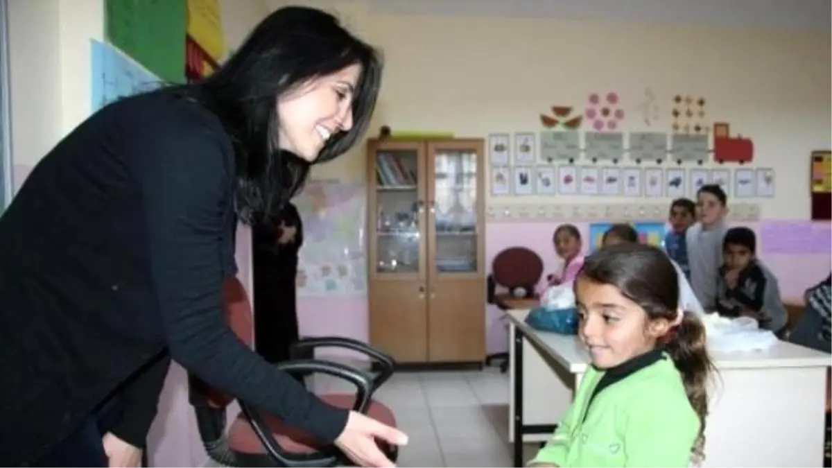 Köy Öğretmenlerinin Hediyesi Peynir, Sac Ekmeği, Tereyağı ve Yumurta