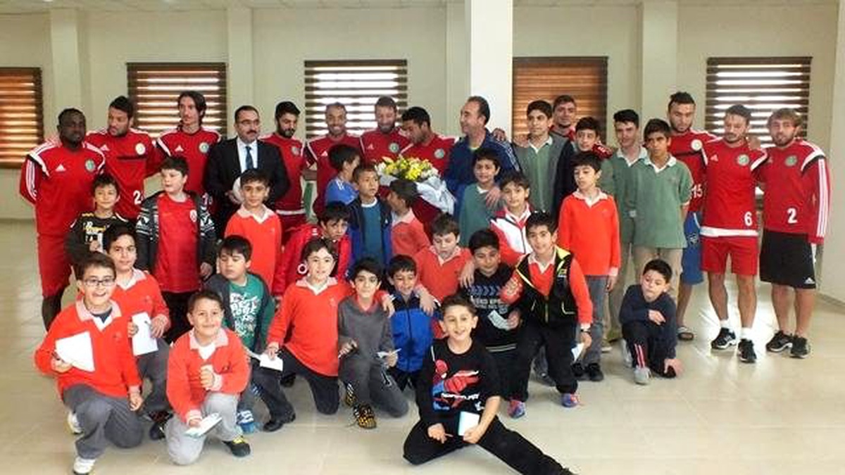 Minik Öğrencilerden Şanlıurfaspor\'a Ziyaret