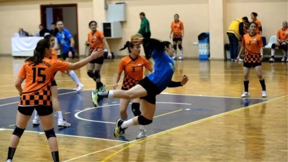 Osmangazili Bayanlar Galibiyet Serisini Sürdürüyor