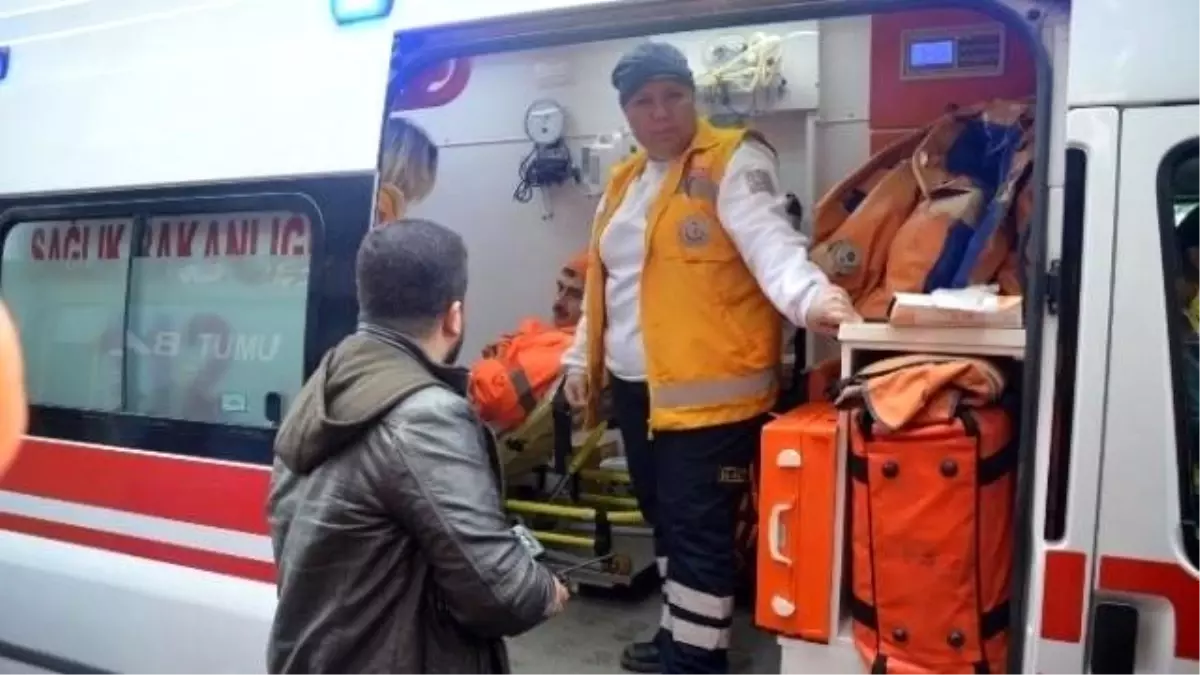 Şakalaşırken Kazara Arkadaşını Yaraladı