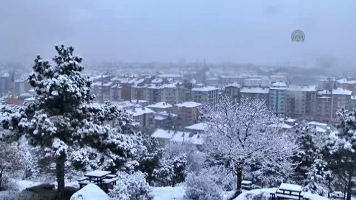 Afyonkarahisara'da Mevsimin İlk Karı Yağdı