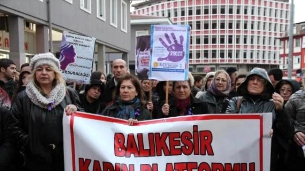 Balıkesir\'de Kadına Yönelik Şiddet Protesto Edildi