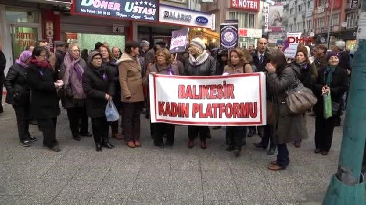 Balıkesir\'de Kadına Yönelik Şiddet Protesto Edildi
