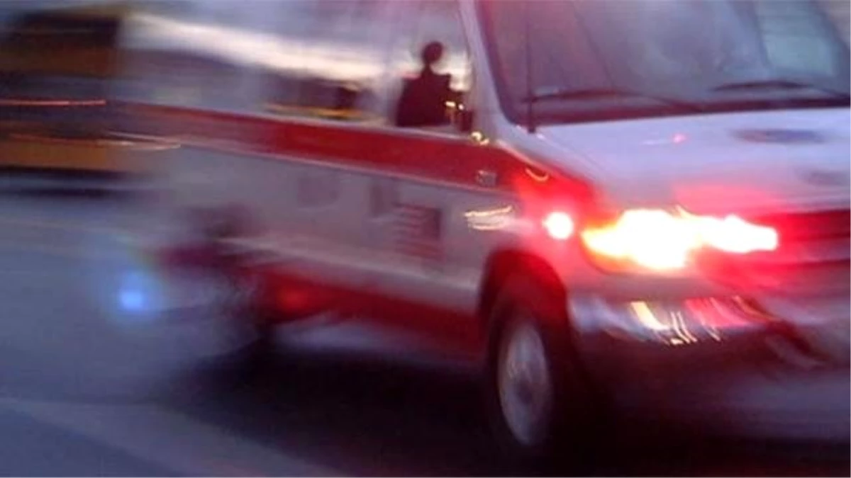 Balıkesir\'de Otomobil Minibüse Çarptı: 1 Ölü, 3 Yaralı