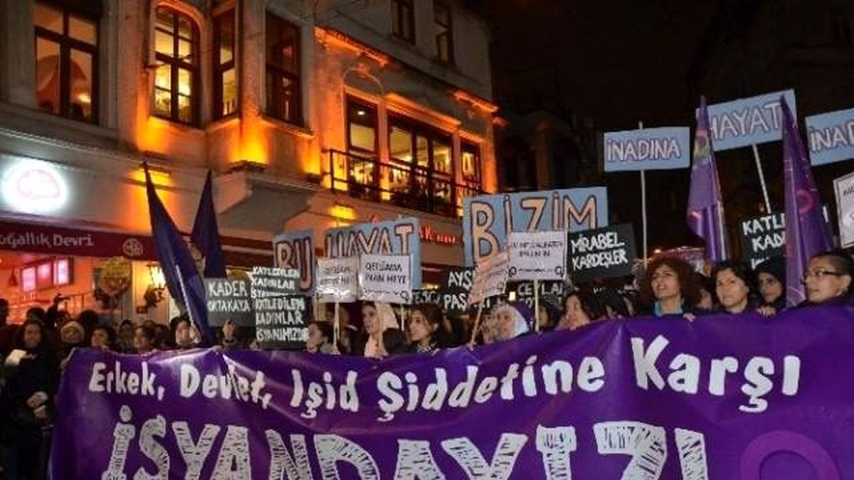 Beyoğlu\'nda Kadına Yönelik Şiddet Protestosu