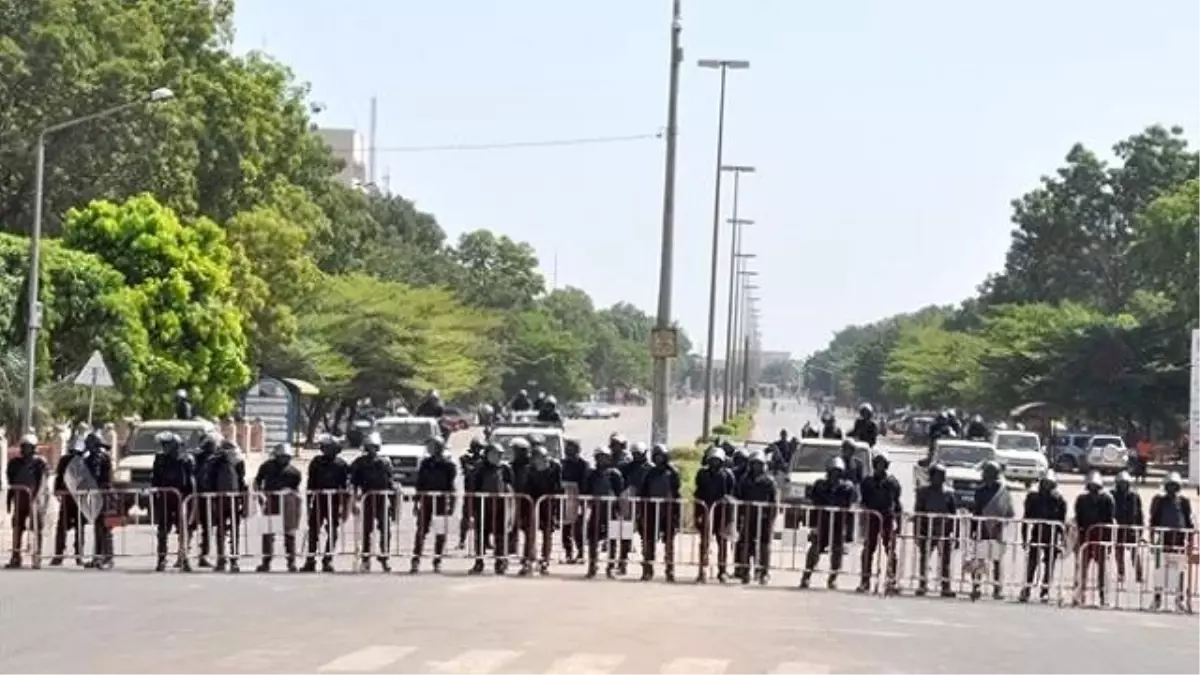 Burkina Faso\'da Sokağa Çıkma Yasağı Kaldırıldı