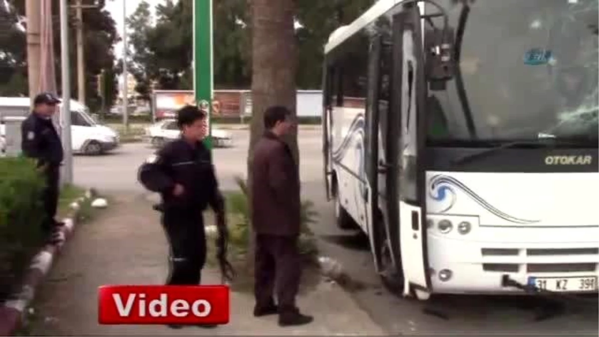 Çevik Kuvvet Otobüsü Kamyonetle Çarpıştı: 8 Polis Yaralı