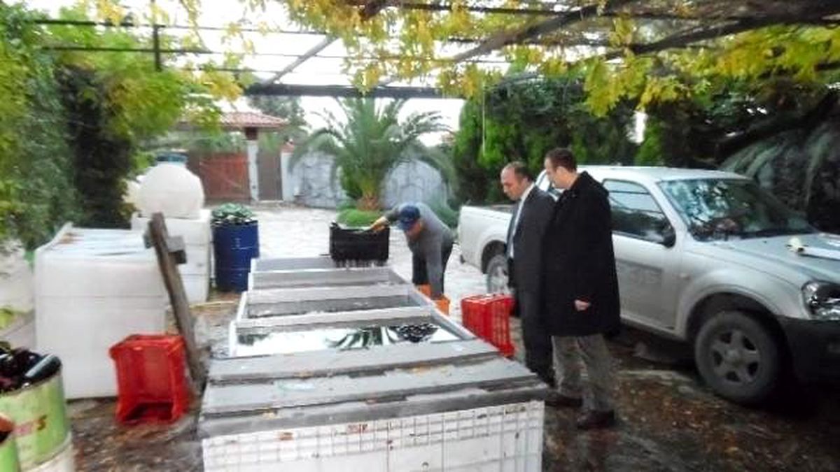 Darıca\'da 12 Bin Şişe Kaçak Şarap İmha Edildi