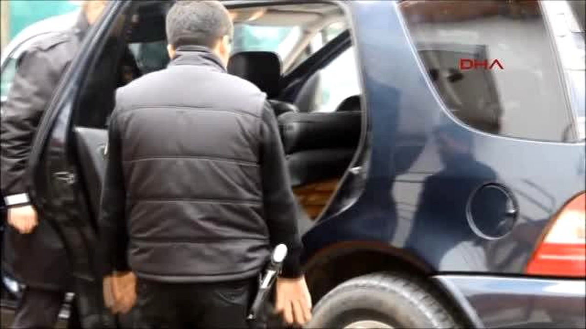 Edirne Otomobilin Arka Koltuğunun Altından Kaçak Çıktı