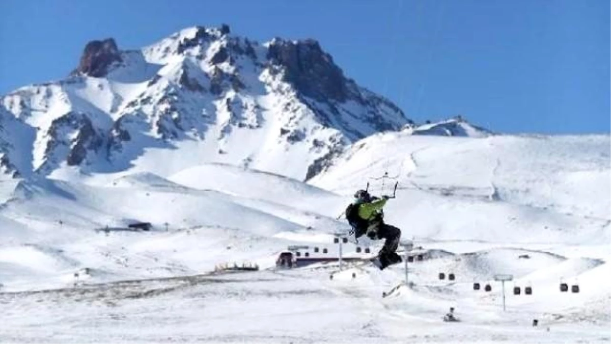 Erciyes Dağında Uçurtmalı Kayak