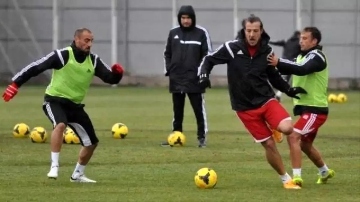 Balıkesirspor, Sivasspora Maçın İlk Yarısında 1-0 Yenik