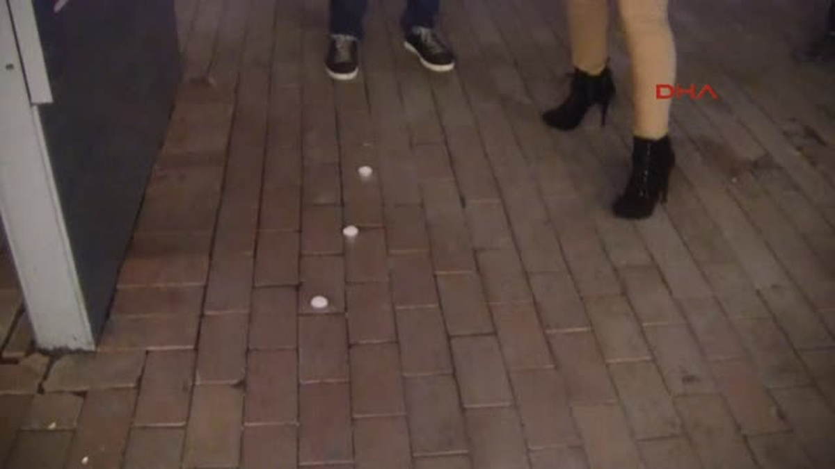 İskenderun\'da Romantik Aşıktan Sevgilisine Sürpriz Evlenme Teklifi