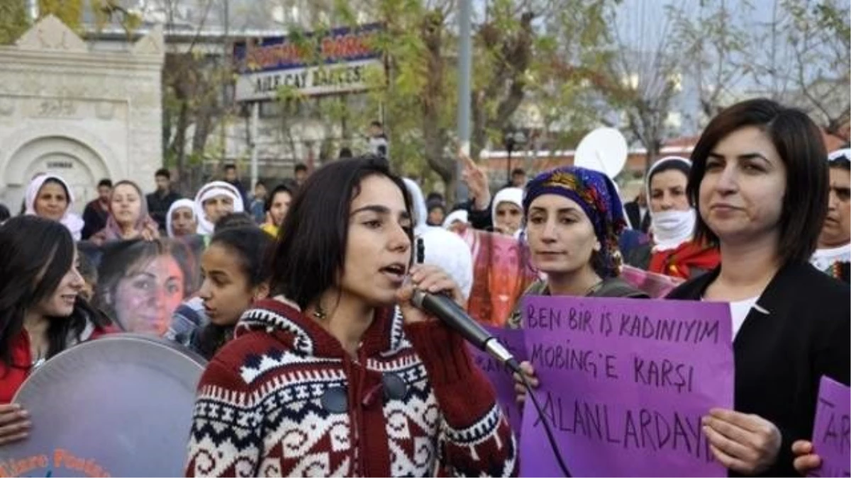 Cizre\'de Kadınlar Şiddete Karşı Yürüdü