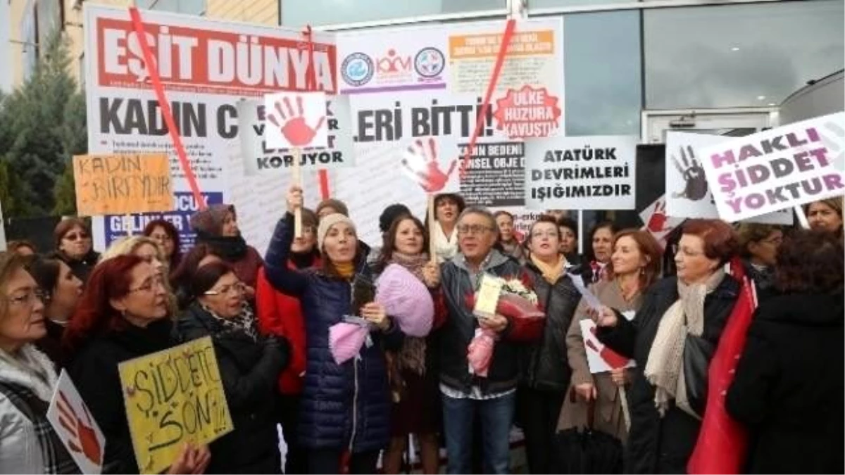 Kadınlardan Dev Boyutta \'Eşit Dünya Gazetesi\'