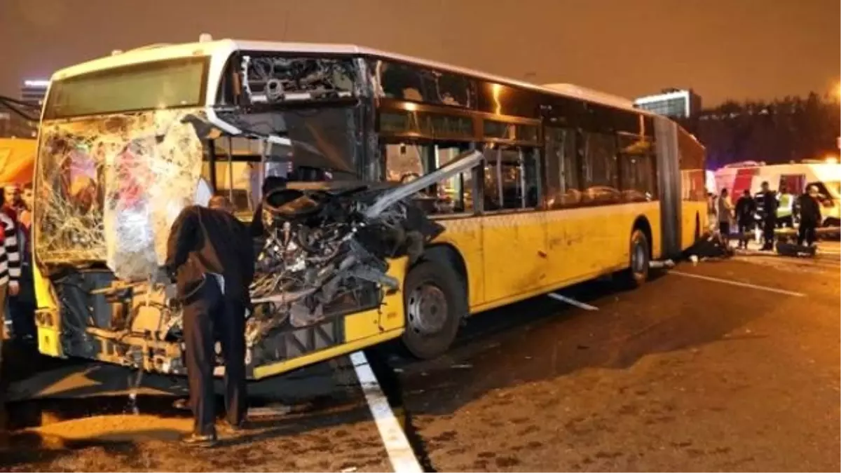 Metrobüs Kazasının Görüntüleri Kameralarda