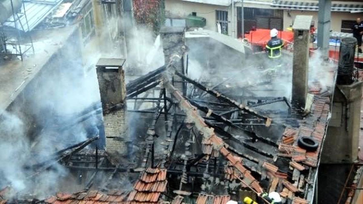 Metruk Binadaki Yangın, Güçlükle Kontrol Altına Alındı