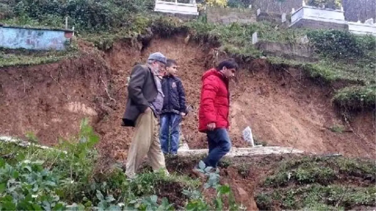 Sağanak Yağmur Sonrası Mezarlar Kaydı