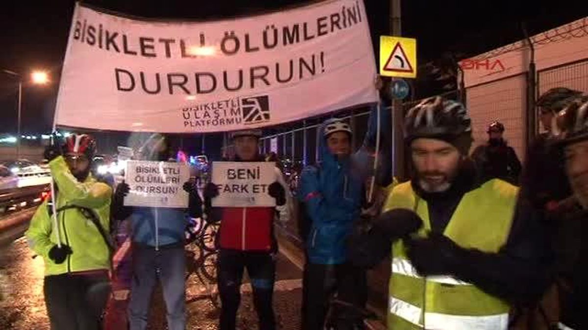 Sahil Yolunda Bisikletli Eylem