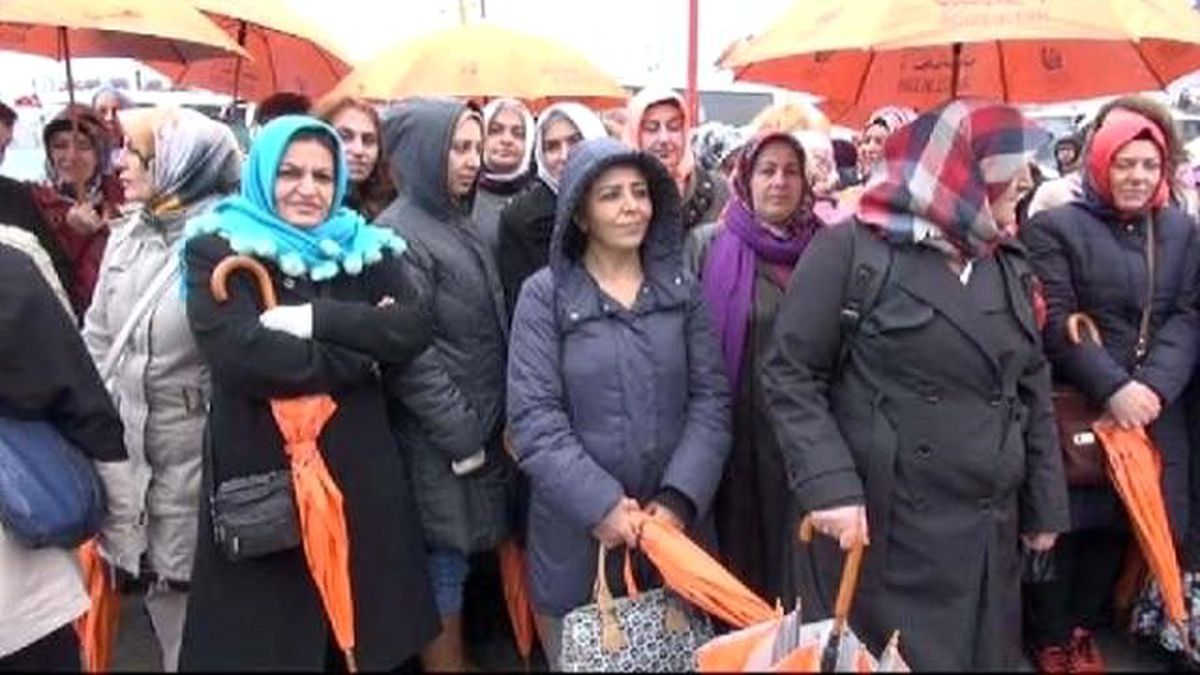 Üsküdar\'da Kadınlar Şiddete Karşı Yürüdü
