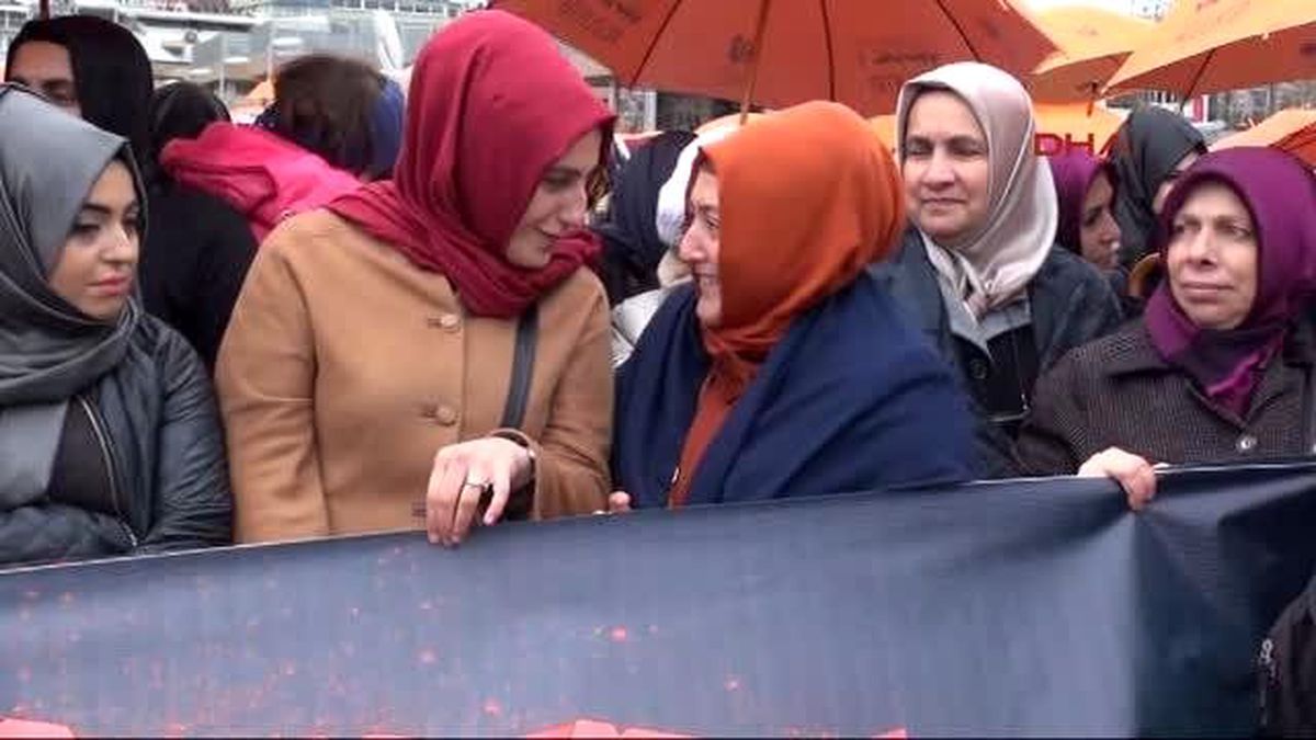Üsküdar\'da Kadınlar Şiddete Karşı Yürüdü