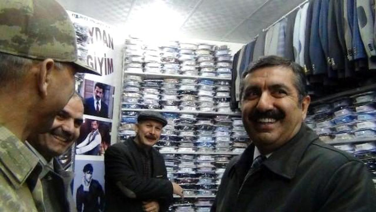 Van Valisi Doğan Erciş\'te Zarar Gören Esnafı Ziyaret Etti