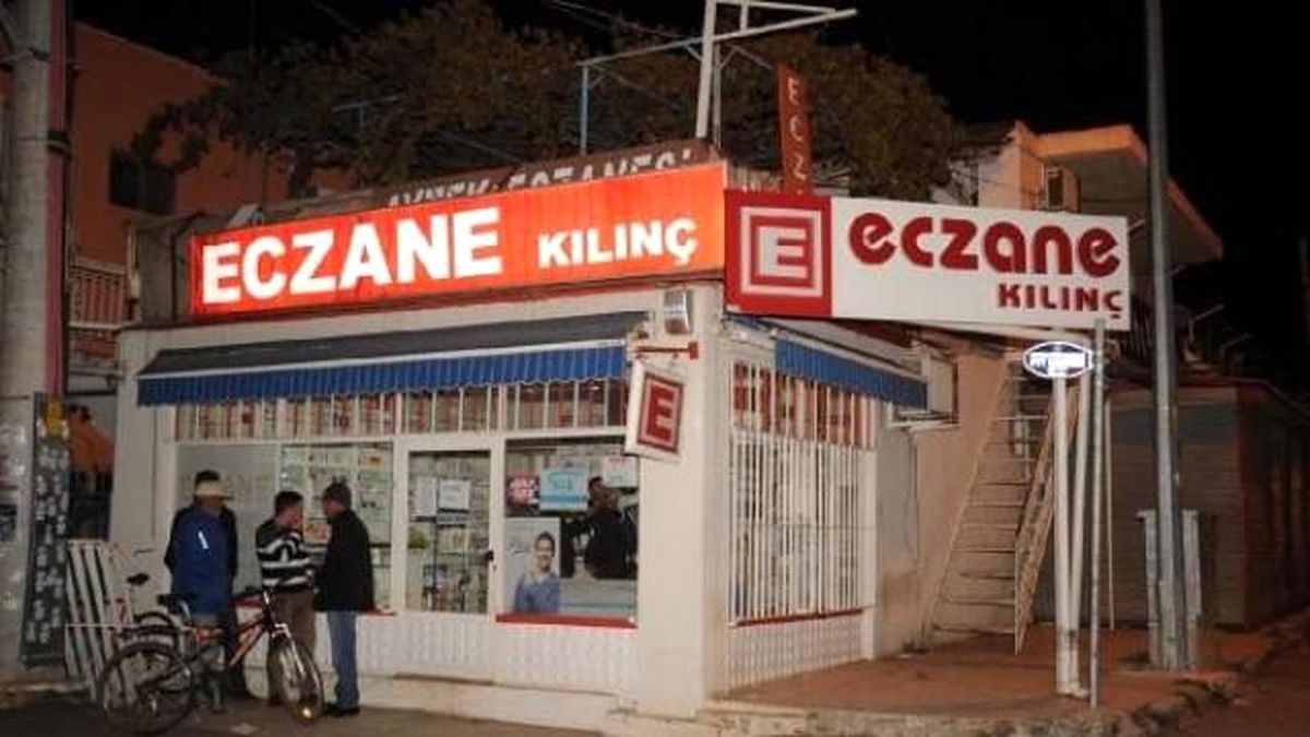 Antalya\'da 2 Eczane Silahla Soyuldu