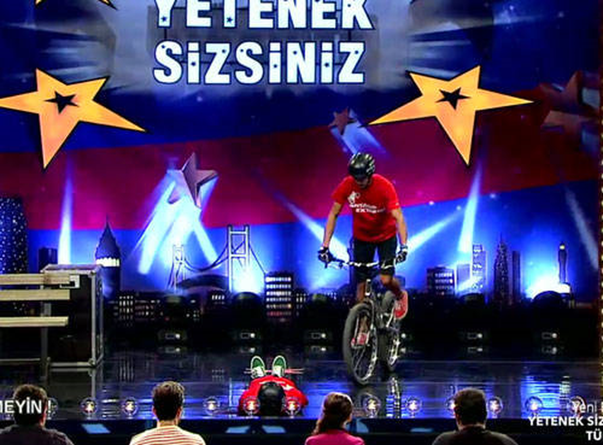 Antalya Extreme\'den Bisikletli Akrobasi Gösterisi