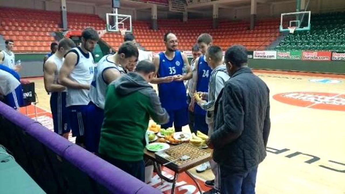 Banvit\'le Oynayacak Partizan\'a Baklava Jesti