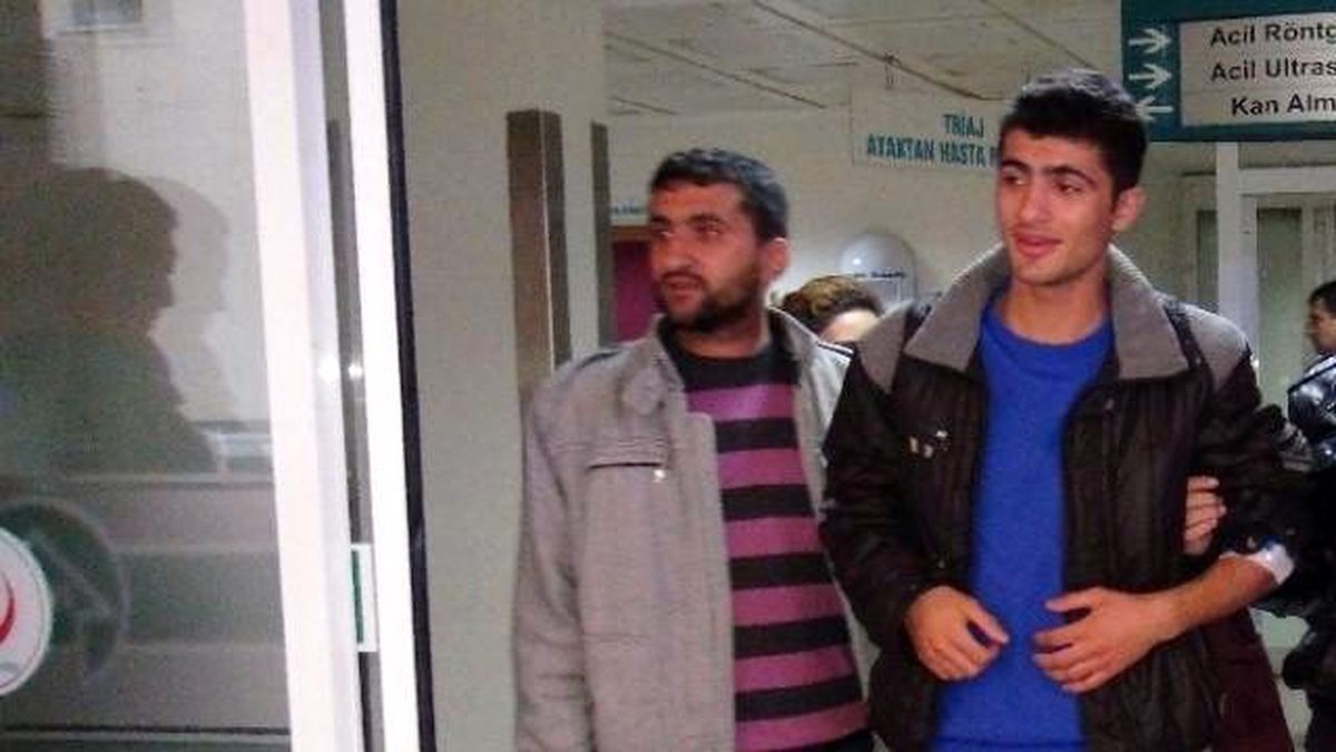 Batman\'da Öğrenci Servisi ile Otomobil Çarpıştı: 12 Yaralı