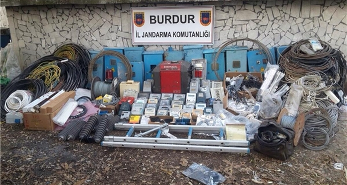 Burdur\'da Baz İstasyonlarından Hırsızlık İddiası