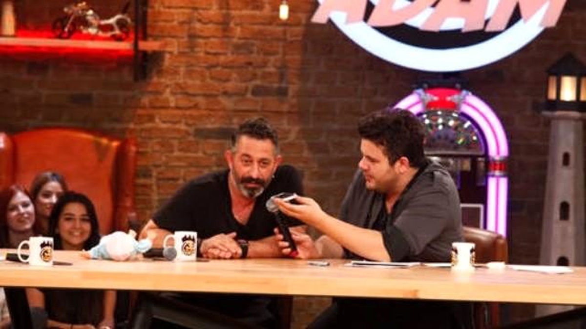 Cem Yılmaz Hayranını Yayın Esnasında Cep Telefonundan Ararsa...
