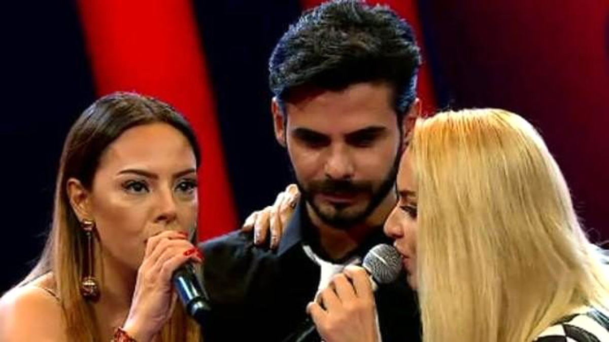 Ebru Gündeş ve Hadise Kozlarını Ortaya Koydu