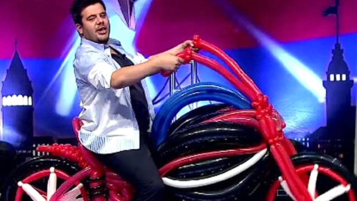 Eser Yenenler\'in Balon Motorbisiklet Keyfi