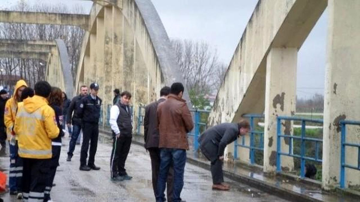 Eski Sakarya Köprüsü\'nde İntihar Girişimi