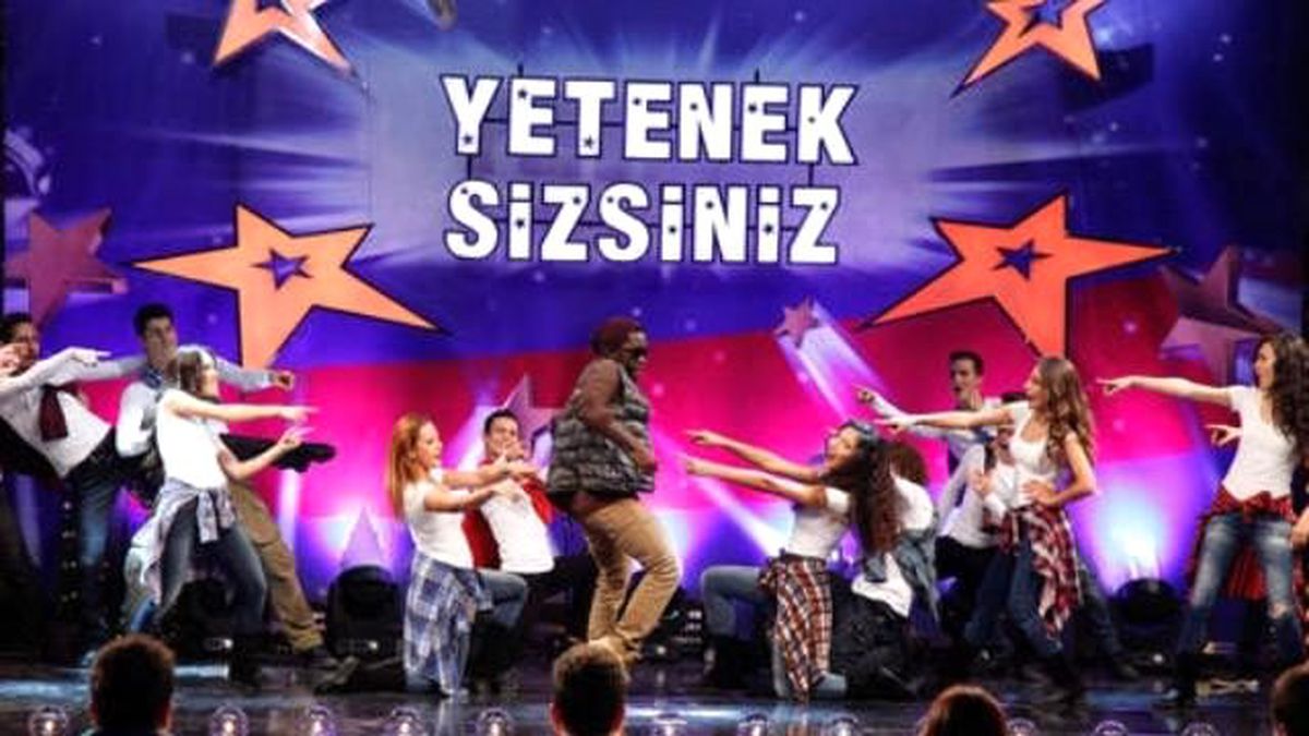 Grup Dir\'in Dans ve Şarkı Gösterisi