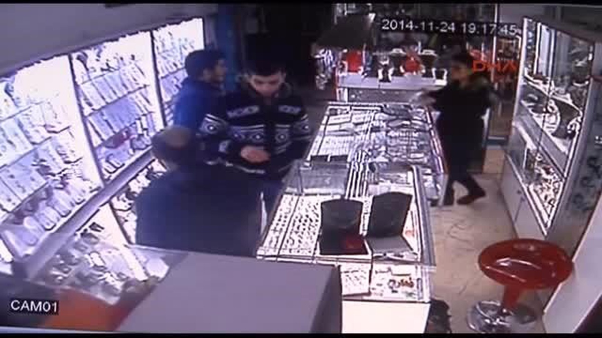 Hırsızlık Anı Güvenlik Kamerasında